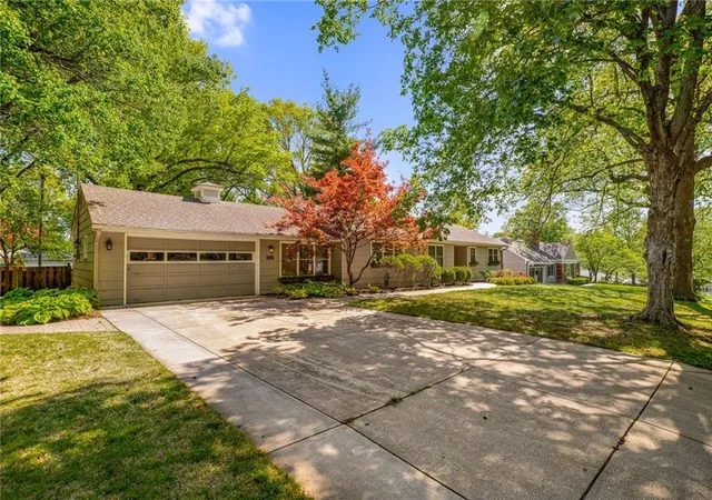 62nd image of 2105 W 97th St, Leawood, KS 66206 | MLS# 2633017