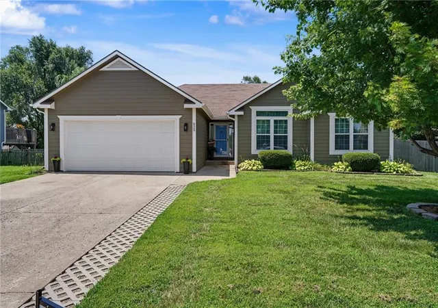 1st image of 829 E 12th Street, Eudora, KS 66025 | MLS# 2633028