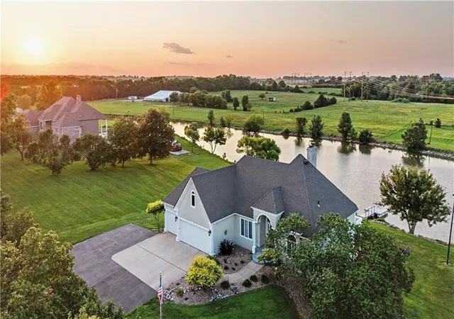 Photo 2 of Single family home for sale at 1328 E Walnut St, Raymore, MO 64083 | MLS# 2633029 | Listing updated on 2026-08-31