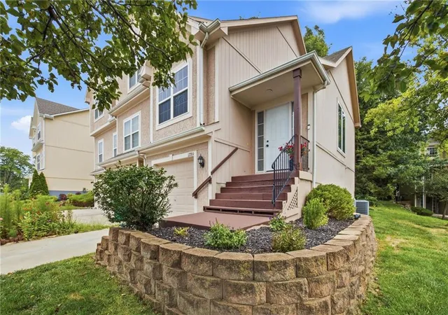 2nd image of 13744 Grove Ave, Bonner Springs, KS 66012 | MLS# 2633031