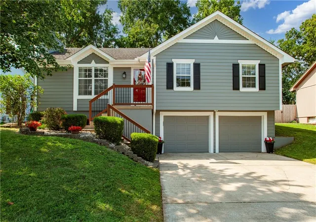 Photo 1 of Sale Pending at 2417 Ne Bridgeport Dr, Lees Summit, MO 64086 | MLS# 2633033 | Listing updated on 2026-08-21