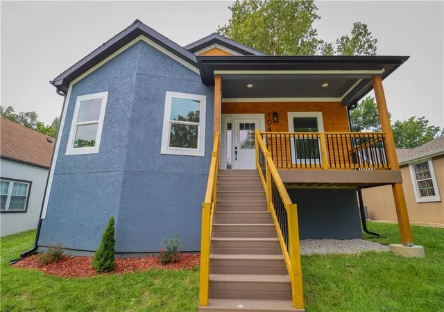 Photo 2 of Single family home for sale at 1045 Ann Ave, Kansas City, KS 66102 | MLS# 2633036 | Listing updated on 2026-09-04