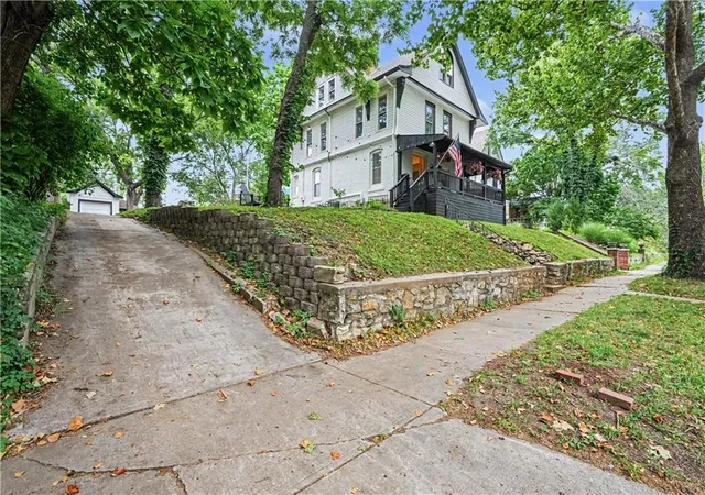 3rd image of 3630 Bell St, Kansas City, MO 64111 | MLS# 2633038