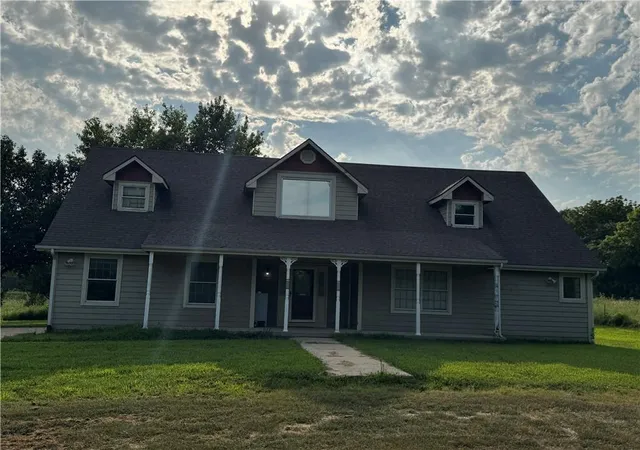 2nd image of 15833 206th St, Tonganoxie, KS 66086 | MLS# 2633042