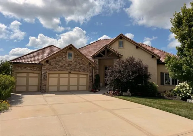 1st image of 9174 Cottonwood Canyon Dr, Lenexa, KS 66219 | MLS# 2633044