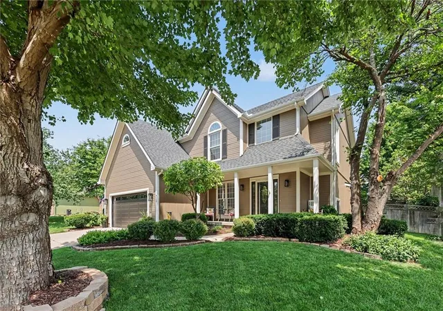 2nd image of 712 Cottonwood Dr, Lansing, KS 66043 | MLS# 2633045