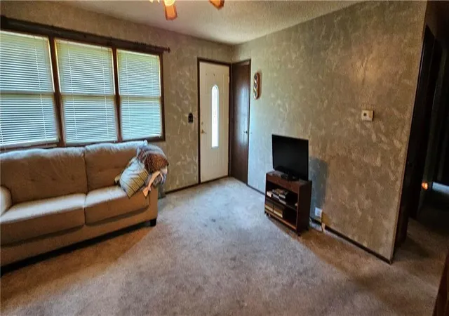 2nd image of 708 E Orange St, Girard, KS 66743 | MLS# 2633046