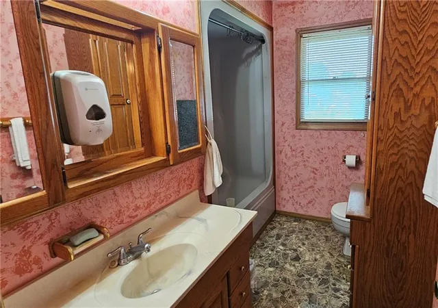 Photo 3 of Sale Pending at 708 E Orange St, Girard, KS 66743 | MLS# 2633046 | Listing updated on 2026-10-09