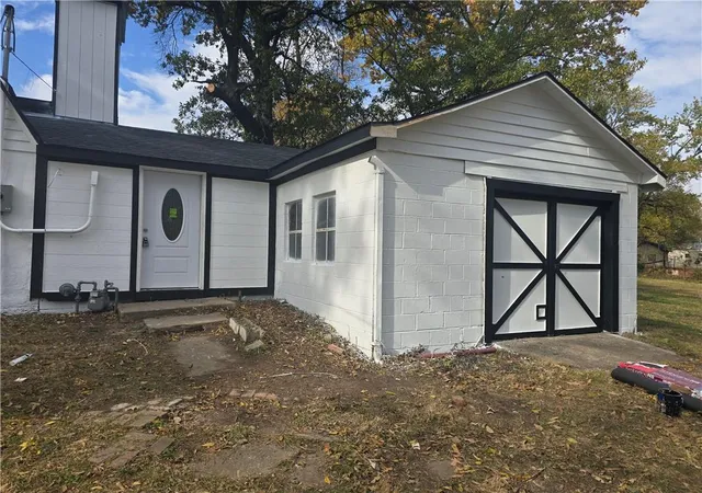 Photo 1 of Single family home for sale at 8708 N Grand Ave, Kansas City, MO 64155 | MLS# 2633048 | Listing updated on 2026-07-23