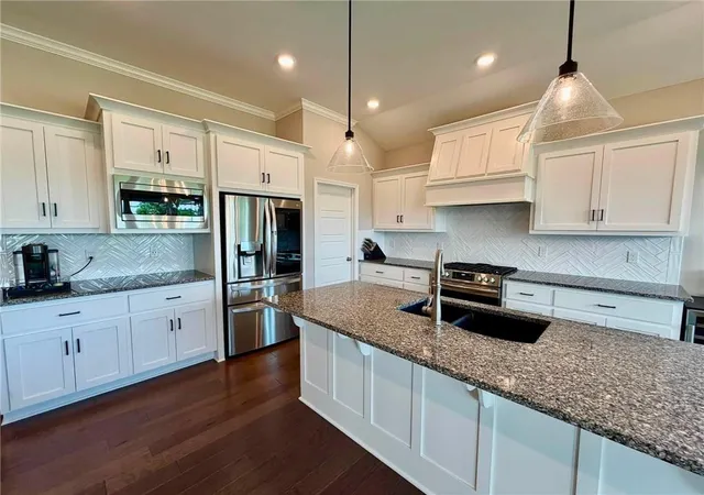 Photo 5 of Sale Pending at 6708 NW 105th Street, Kansas City, MO 64154 | MLS# 2633049 | Listing updated on 2026-08-15