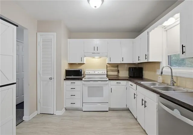 4th image of 2812 Sw 3Rd St Ter, Blue Springs, MO 64014 | MLS# 2633057