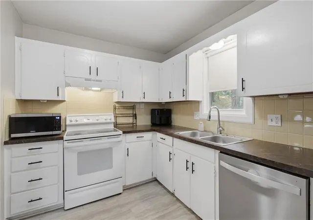 5th image of 2812 Sw 3Rd St Ter, Blue Springs, MO 64014 | MLS# 2633057