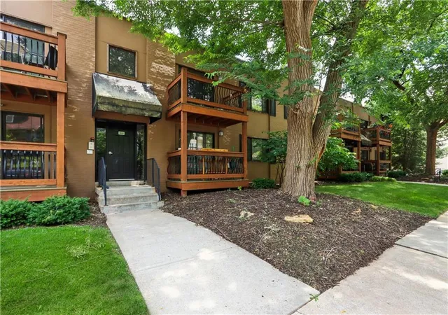 Photo 1 of Condo for sale at 4537 Holly St #4, Kansas City, MO 64111 | MLS# 2633062 | Listing updated on 2026-08-18