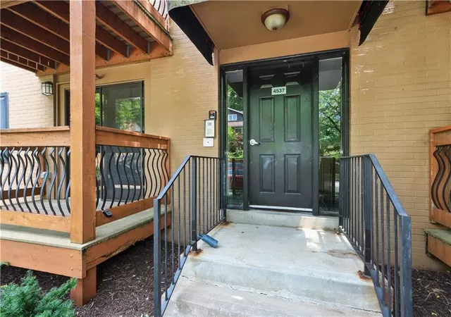 Photo 2 of Condo for sale at 4537 Holly St #4, Kansas City, MO 64111 | MLS# 2633062 | Listing updated on 2026-08-18