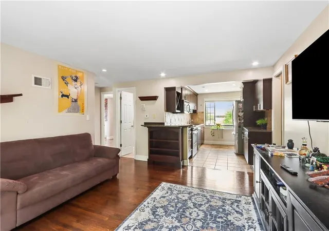 Listing Photo 5 - Condo for sale in building located at 4537 Holly St, Kansas, MO 64111 - Unit #4
