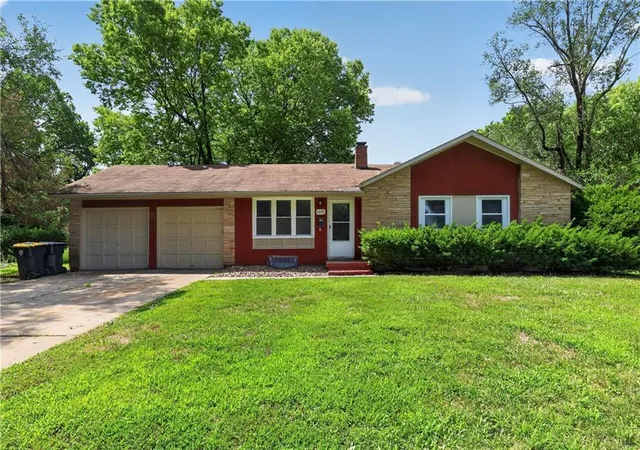 Photo 2 of Sale Pending at 6601 E 96th Street, Kansas City, MO 64134 | MLS# 2633070 | Listing updated on 2026-09-21