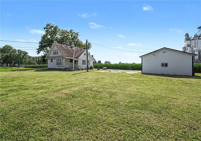 Photo 3 of Single family home for sale at 317 Lincoln St, Elwood, KS 66024 | MLS# 2633073 | Listing updated on 2026-09-07