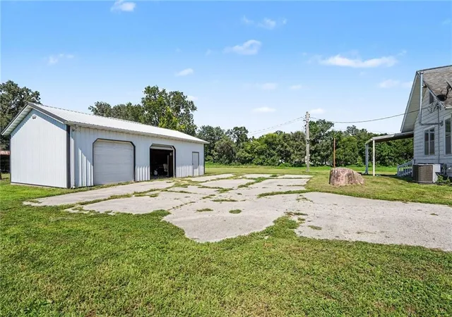 Photo 4 of Single family home for sale at 317 Lincoln St, Elwood, KS 66024 | MLS# 2633073 | Listing updated on 2026-09-07