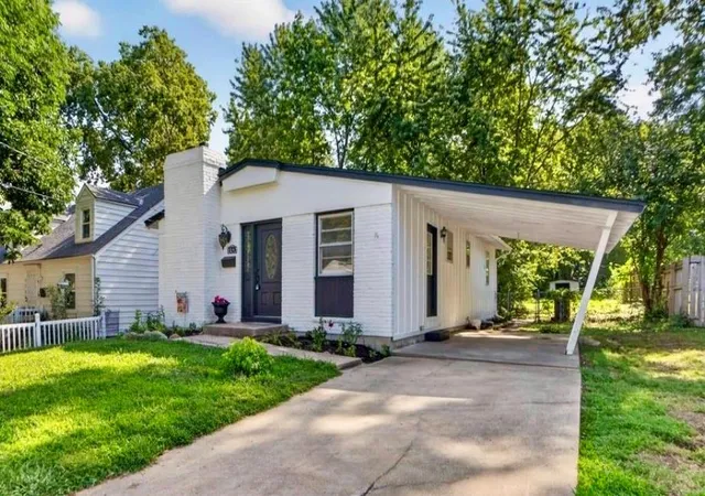 Photo 3 of Single family home for sale at 1217 S Osage St, Independence, MO 64055 | MLS# 2633075 | Listing updated on 2026-10-04