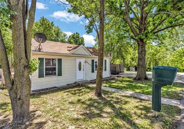 2nd image of 8205 Rose St, Pleasant Valley, MO 64068 | MLS# 2633076