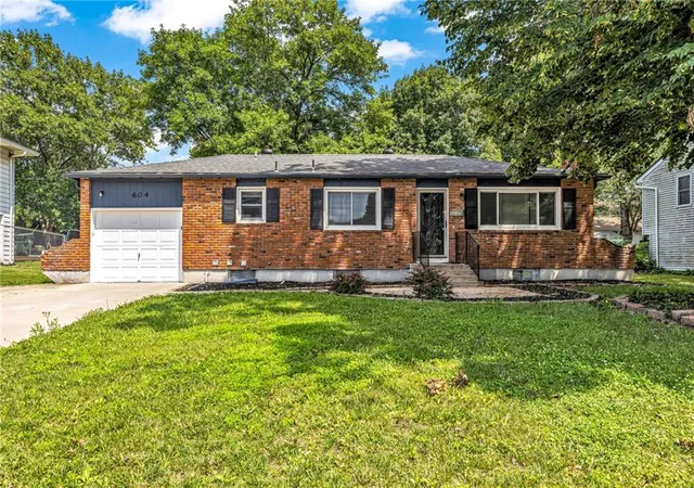 Photo 1 of Single family home for sale at 604 S Stevenson St, Olathe, KS 66061 | MLS# 2633083 | Listing updated on 2026-09-30