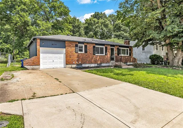 Photo 2 of Single family home for sale at 604 S Stevenson St, Olathe, KS 66061 | MLS# 2633083 | Listing updated on 2026-09-30
