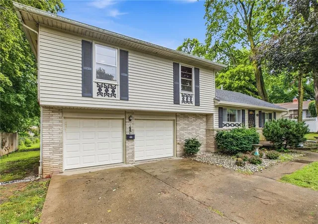 Photo 3 of Single family home for sale at 10801 E 64 Terrace, Raytown, MO 64133 | MLS# 2633086 | Listing updated on 2026-08-27