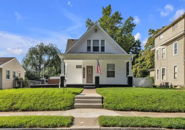 Single family home for sale at 2922 Sacramento St, Saint Joseph, MO 64507 | MLS# 2633089