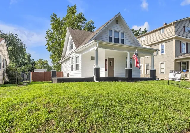 Photo 2 of Single family home for sale at 2922 Sacramento St, Saint Joseph, MO 64507 | MLS# 2633089 | Listing updated on 2026-08-13