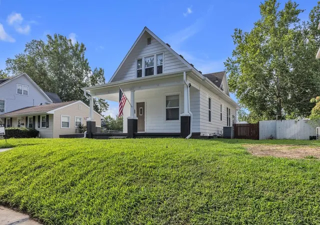 Photo 3 of Single family home for sale at 2922 Sacramento St, Saint Joseph, MO 64507 | MLS# 2633089 | Listing updated on 2026-08-13