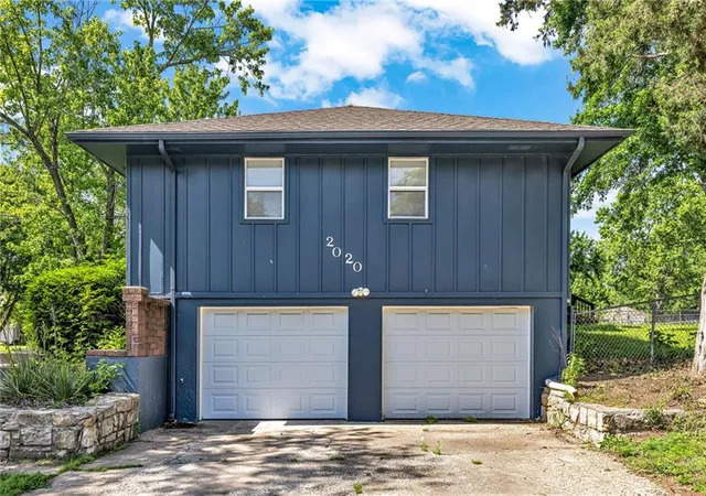 Photo 3 of Single family home for sale at 2020 Sw Morningside Dr, Blue Springs, MO 64015 | MLS# 2633104 | Listing updated on 2026-09-30