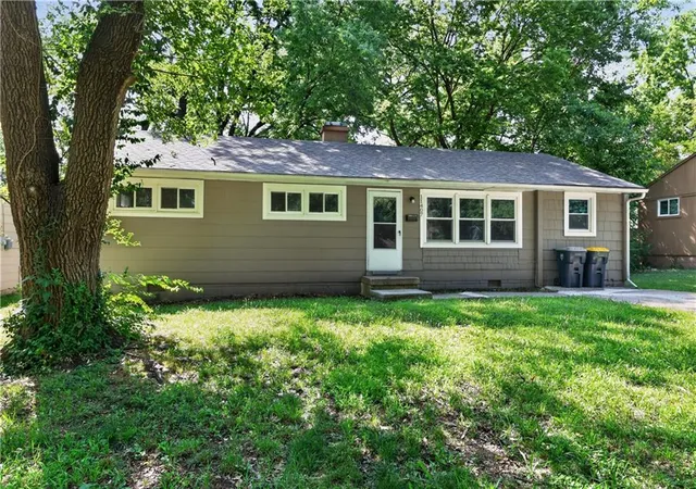 2nd image of 11407 Richmond Ave, Kansas City, MO 64134 | MLS# 2633105