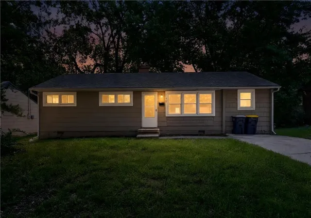 3rd image of 11407 Richmond Ave, Kansas City, MO 64134 | MLS# 2633105