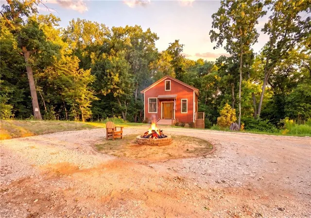 2nd image of 821 W 92 Hwy, Smithville, MO 64089 | MLS# 2633108