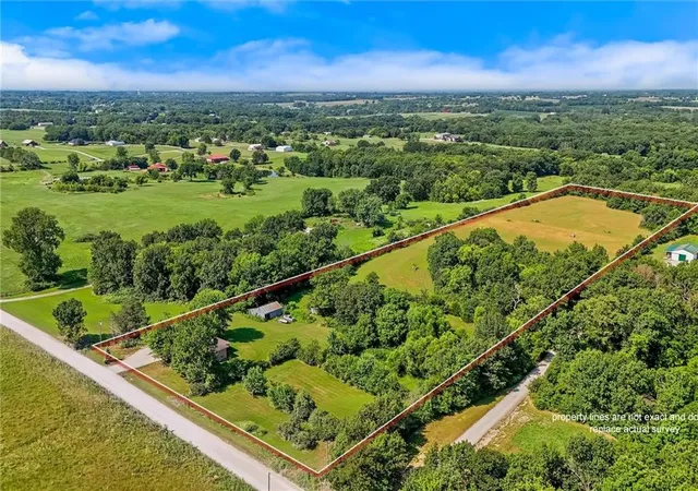 Photo 2 of Single family home for sale at 21062 Bright Ln, Lawson, MO 64062 | MLS# 2633110 | Listing updated on 2026-07-25