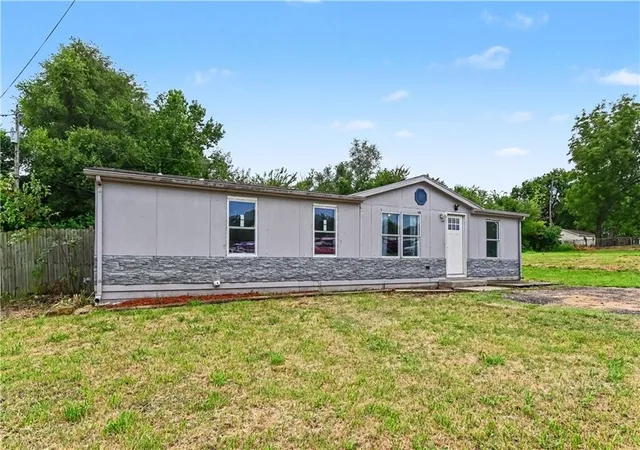 Photo 4 of Single family home for sale at 602 Ratz St, Valley Falls, KS 66088 | MLS# 2633119 | Listing updated on 2026-09-22