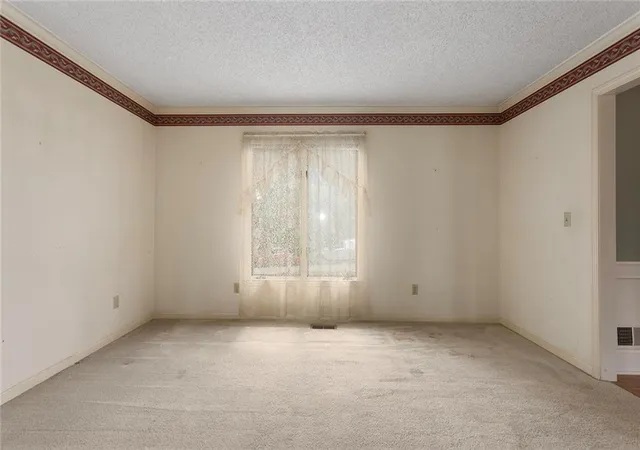 Photo 4 of Sale Pending at 10525 Bluejacket St, Overland Park, KS 66214 | MLS# 2633126 | Listing updated on 2026-09-04
