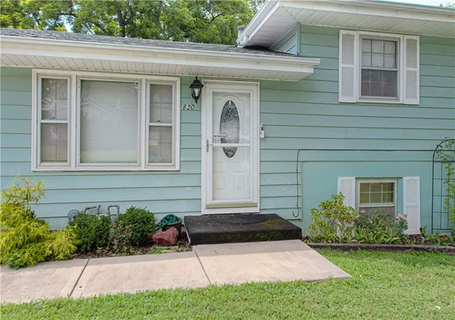 Photo 3 of Single family home for sale at 820 S Main St, Liberty, MO 64068 | MLS# 2633129 | Listing updated on 2026-08-16