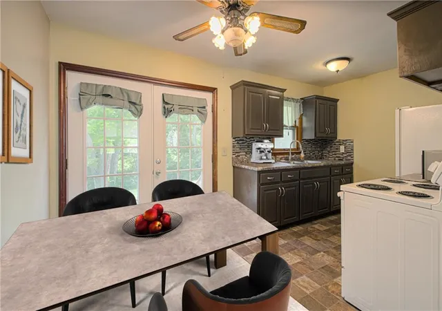 Photo 3 of Single family home for sale at 820 S Main St, Liberty, MO 64068 | MLS# 2633129 | Listing updated on 2026-10-21