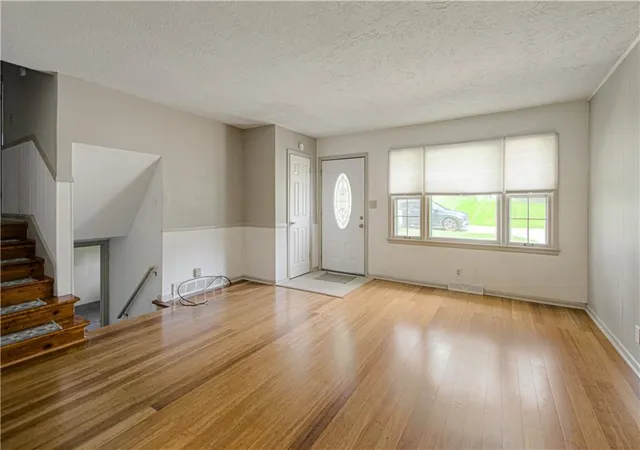 Photo 4 of Single family home for sale at 820 S Main St, Liberty, MO 64068 | MLS# 2633129 | Listing updated on 2026-08-16