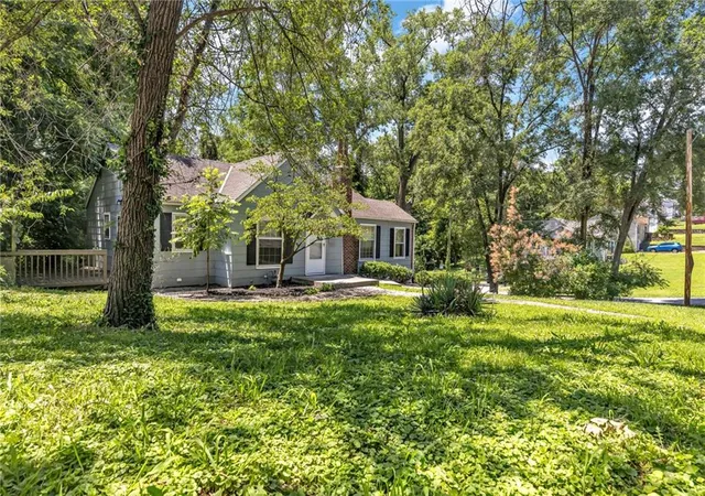 Photo 2 of Sale Pending at 3701 Ne 34 Terrace, Kansas City, MO 64117 | MLS# 2633132 | Listing updated on 2026-09-20