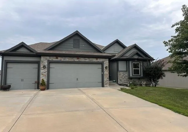 Photo 1 of Sale Pending at 10533 N Randolph Ave, Kansas City, MO 64157 | MLS# 2633151 | Listing updated on 2026-08-02