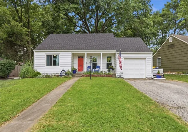 1st image of 5310 Russell St, Mission, KS 66202 | MLS# 2633153