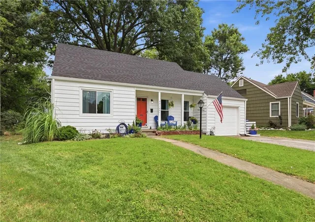 2nd image of 5310 Russell St, Mission, KS 66202 | MLS# 2633153