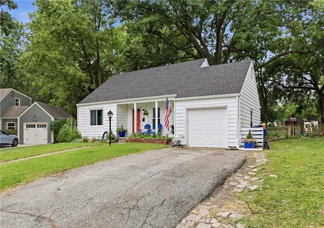 3rd image of 5310 Russell St, Mission, KS 66202 | MLS# 2633153