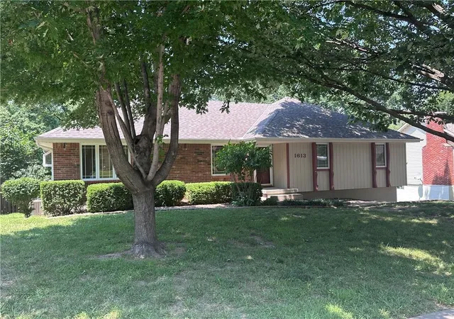 Photo 1 of Sale Pending at 1613 Sw 20th Street, Blue Springs, MO 64015 | MLS# 2633159 | Listing updated on 2026-10-01