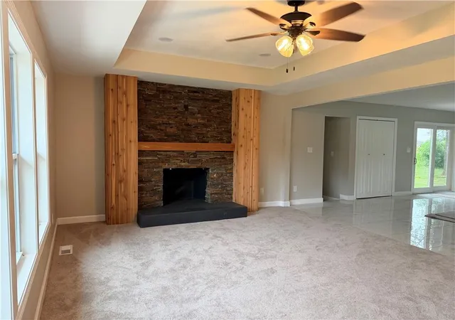 Photo 3 of Single family home for sale at 605 Ne Douglas St, Lees Summit, MO 64063 | MLS# 2633162 | Listing updated on 2026-10-08