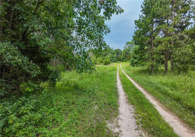 3rd image of 1825 Ne 251 Rd, Osceola, MO 64776 | MLS# 2633163
