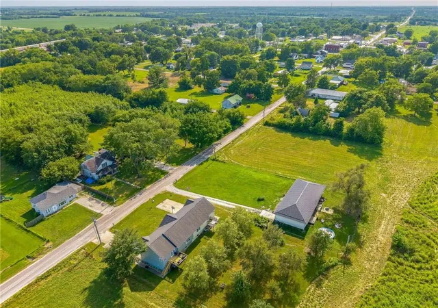 Listing Photo 2 - Condo for sale in building located at 413 E Elm St, Polo, MO 64671 - Unit #