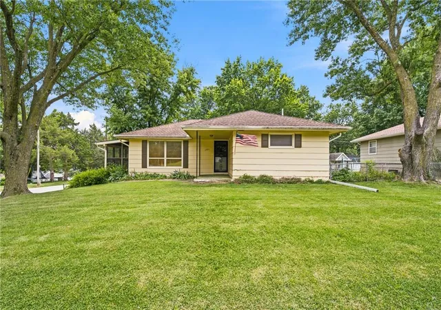 1st image of 1403 Shawnee St, Leavenworth, KS 66048 | MLS# 2633178